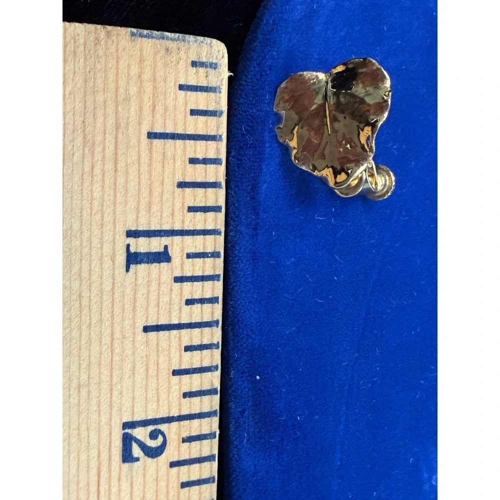 Vintage Gold Tone Textured Leaf Screw Back Clip On Earrings Organic Botanical